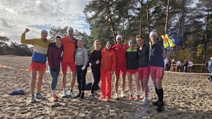 Zdjęcie: drużyna sportowa z barwami Polski.