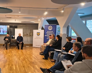 dzielnicowi na sali szkoleniowej podczas szkolenia