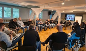 dzielnicowi na sali szkoleniowej podczas szkolenia