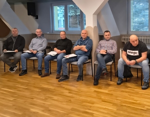 dzielnicowi na sali szkoleniowej podczas szkolenia