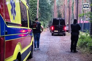 zdjęcie" policjanci opolscy podczas zatrzymania