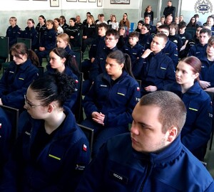 uczniowie klasy mundurowej