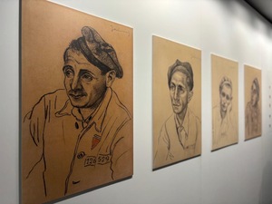 zdjęcie kolorowe: opolscy policjanci podczas seminarium Auschwitz-Birkenau