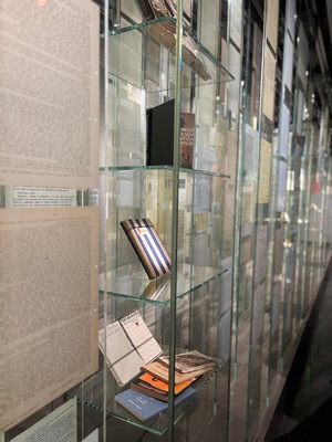 zdjęcie kolorowe: opolscy policjanci podczas seminarium Auschwitz-Birkenau