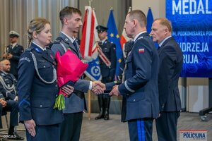 zdjęcie: odznaczeni policjanci