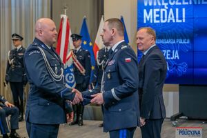 zdjęcie: odznaczeni policjanci