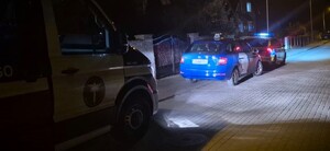 policjanci i inspektorzy inspekcji transportu drogowego podczas kontroli taksówek