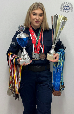 policjantka z medalami
