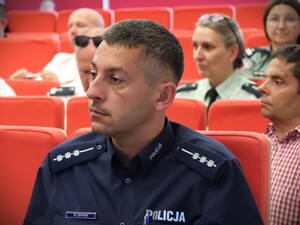 uczestnicy konferencji na sali konferencyjnej Uniwersytetu Opolskiego podczas obrad i prelekcji