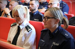 uczestnicy konferencji na sali konferencyjnej Uniwersytetu Opolskiego podczas obrad i prelekcji