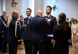 policjanci podczas wręczenia medali