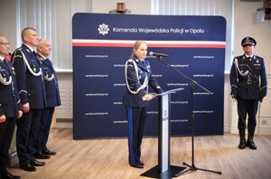 policjanci podczas wręczenia medali