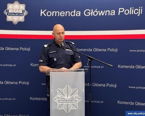 policjanci podczas przemówień