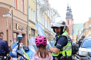 zdjęcie: policjanci zabezpieczający Tour de Pologne