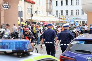 zdjęcie: policjanci zabezpieczający Tour de Pologne