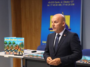 zdjęcie kolorowe: uczestnicy gali finałowej konkursu plastycznego