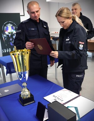 zdjęcie: policjanci podczas spotkania z Komendantem.
