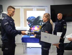 zdjęcie: policjanci podczas spotkania z Komendantem.