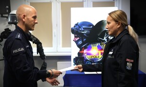 zdjęcie: policjanci podczas spotkania z Komendantem.