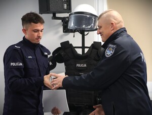 zdjęcie: policjanci podczas spotkania z Komendantem.