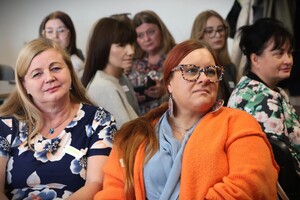 zdjęcie kolorowe: konferencja.