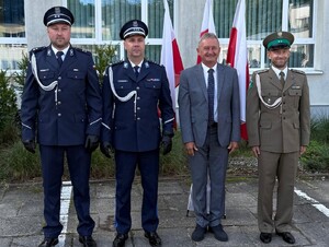 zdjęcie: policjanci na rozpoczęciu roku szkolnego