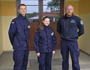 zdjęcie: Uczniowie klasy mundurowej o profilu policyjnym z awansem do etapu ogólnopolskiego IX Edycji Ogólnopolskiej Olimpiady "Wiedzy o Bezpieczeństwie i Obronności"
