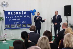 Zdjęcia: Zakończenie roku szkolnego maturzystów klasy policyjnej z udziałem opolskich mundurowych