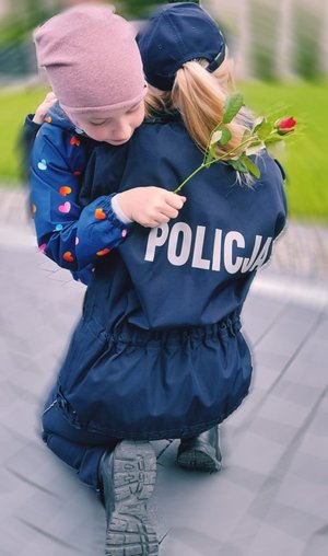 policjantki matki ze swoimi dziećmi