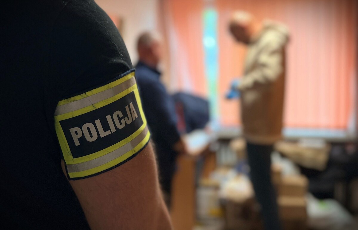 Papierosy bez akcyzy zabezpieczone przez opolską Policję i Krajową Administrację Skarbową