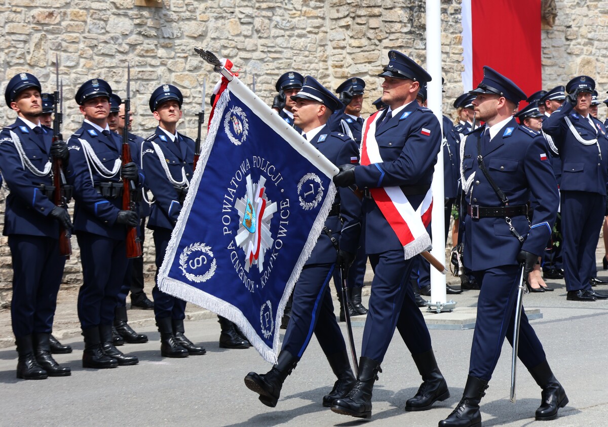 Wojewódzkie Obchody Święta Policji w Krapkowicach z uroczystym wręczeniem sztandaru
